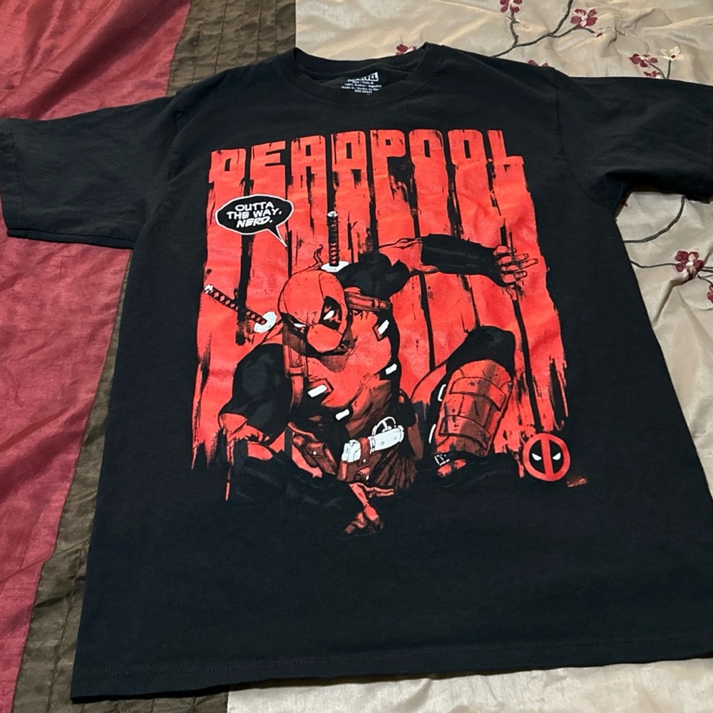Deadpool T-shirt marvel comics Brand Mens Size large Outta The Way Nerd